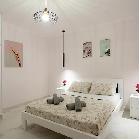 Ninas Pool Residence I