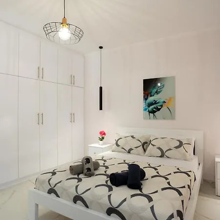 Ninas Pool Residence I *