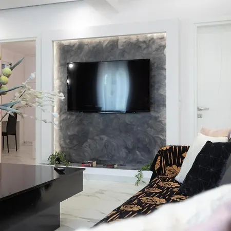 Ninas Pool Residence I