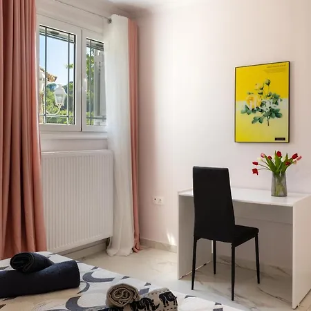 Ninas Pool Residence I * Virós