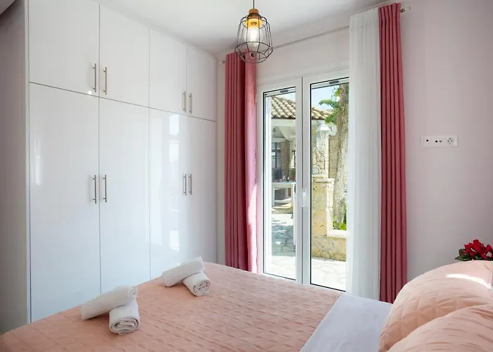 Daire Ninas Pool I Virós