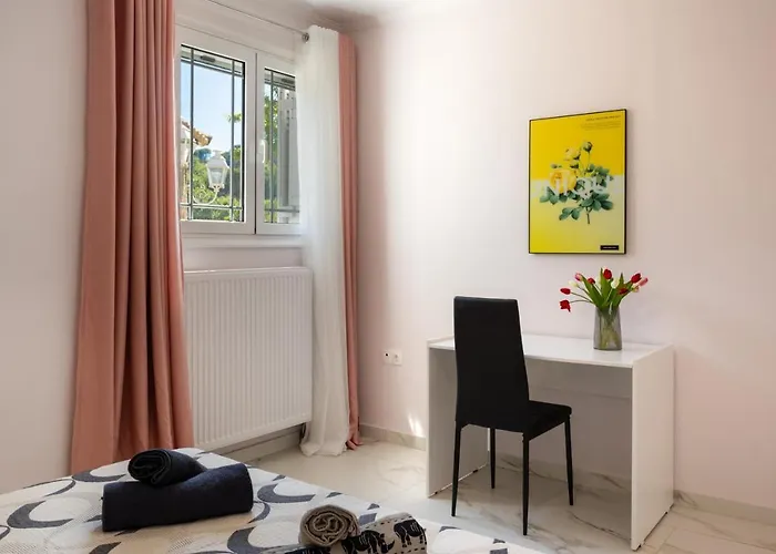 Ninas Pool I * Βιρός