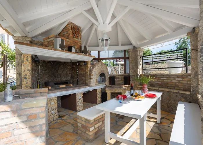 Daire Ninas Pool I Virós