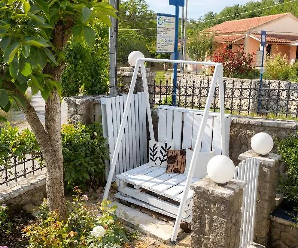 Ninas Pool I * Βιρός