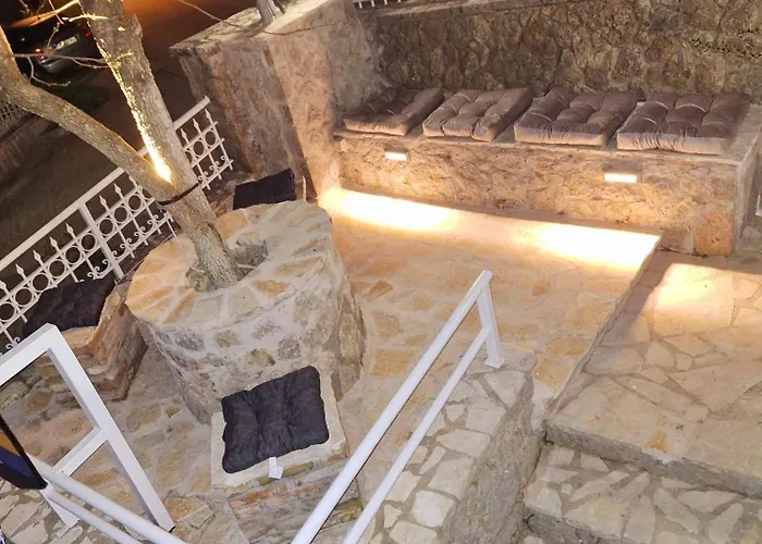 Ninas Pool I * Βιρός