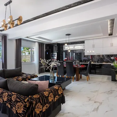 Ninas Pool Residence I Viros