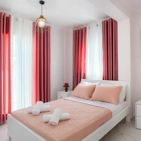 Ninas Pool Residence I Apartment