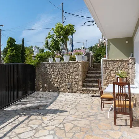 Ninas Pool Residence I Apartment Viros