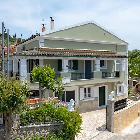 Ninas Pool Residence I *