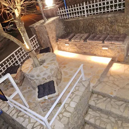 Ninas Pool Residence I * Viros