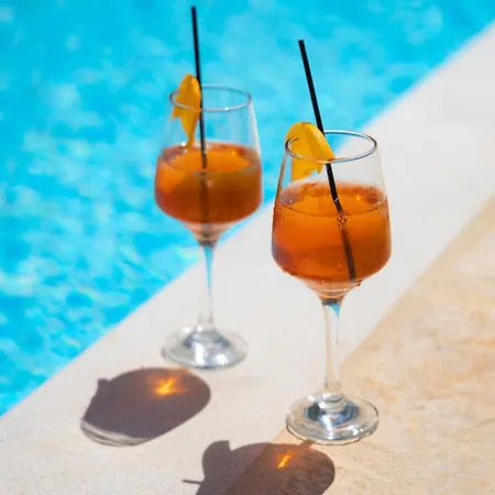 Ninas Pool I * Βιρός