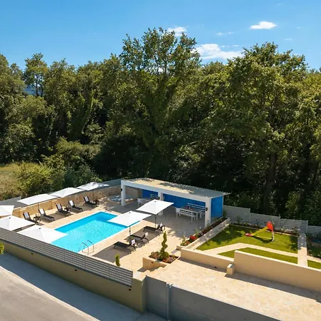 Ninas Pool I Διαμέρισμα Βιρός