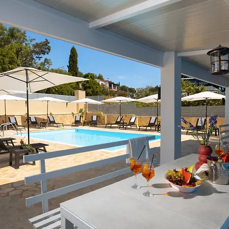 Ninas Pool I Βιρός